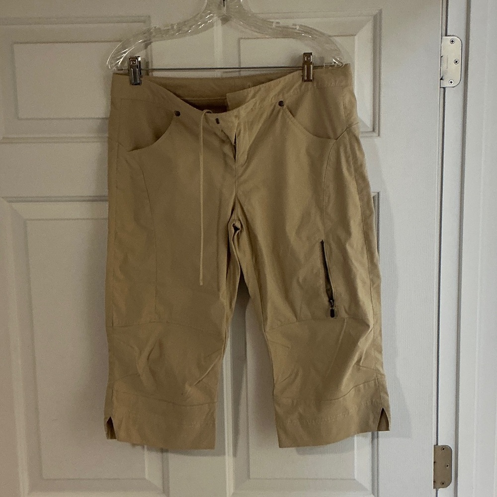Atheta Khaki / beige Capri Cargo Pants size 10